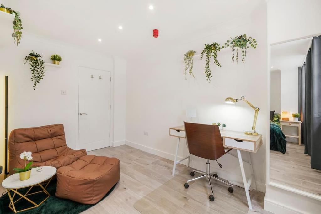 Modern 2 Bedroom In The Heart Of Apartment *