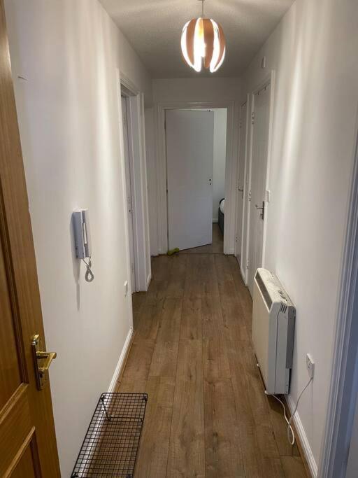 Lovely 2-bed Flat Along The River Thames Appartement *