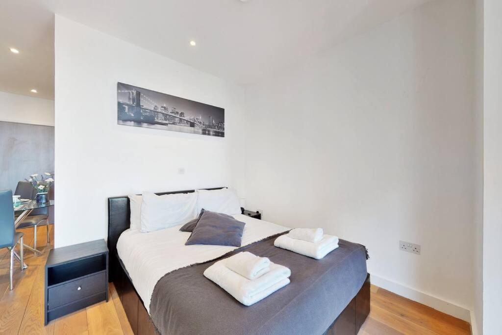 Superb In Greenwich With Balcony & Roof * London