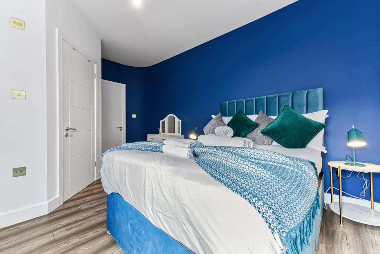 Lägenhet Lovely Two Bedroom With Ensuite Bathrooms