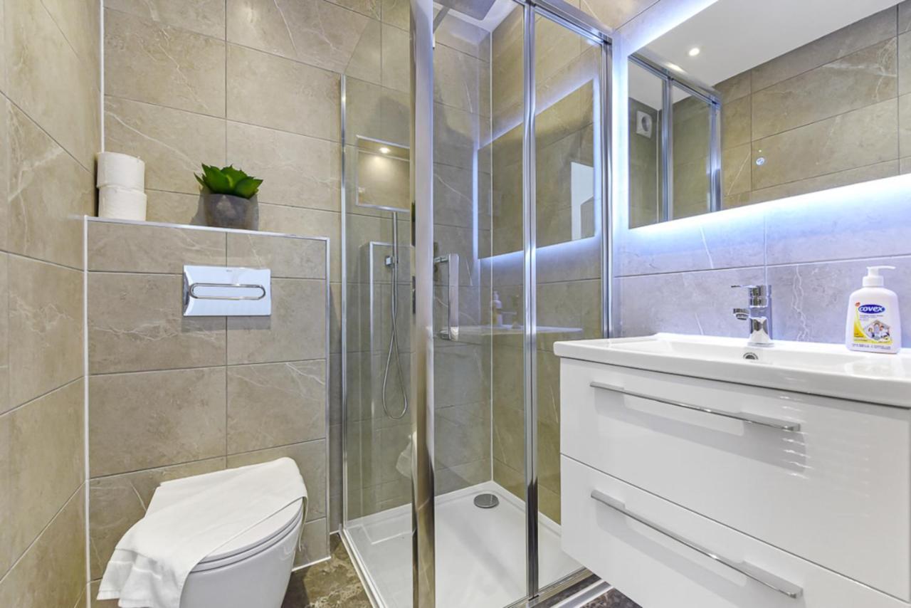 Lovely 2 Bedroom In Greater Lägenhet London