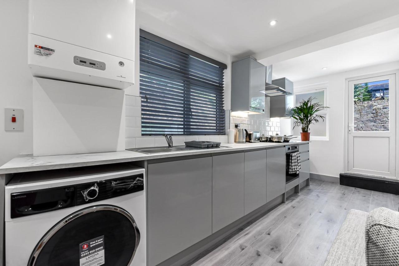 Lovely 2 Bedroom In Greater Lägenhet *