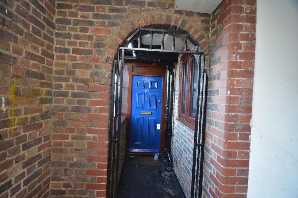 Lovely 4 Bedroom Close To The City Walking Distance From The Rivere View Appartement Londres