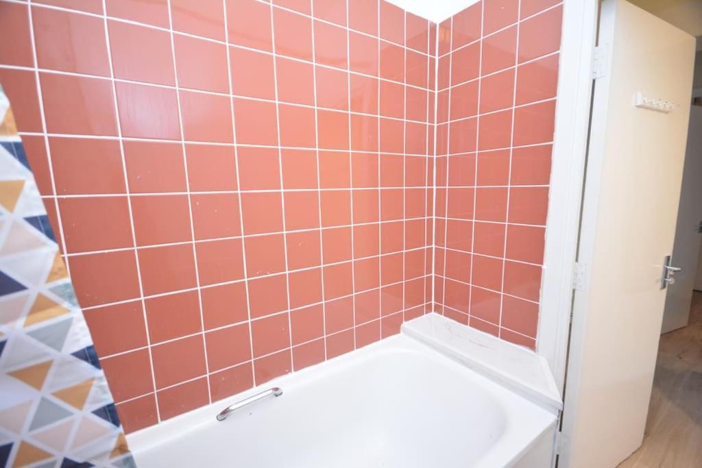 Appartement Lovely 4 Bedroom Close To The City Walking Distance From The Rivere View Londres