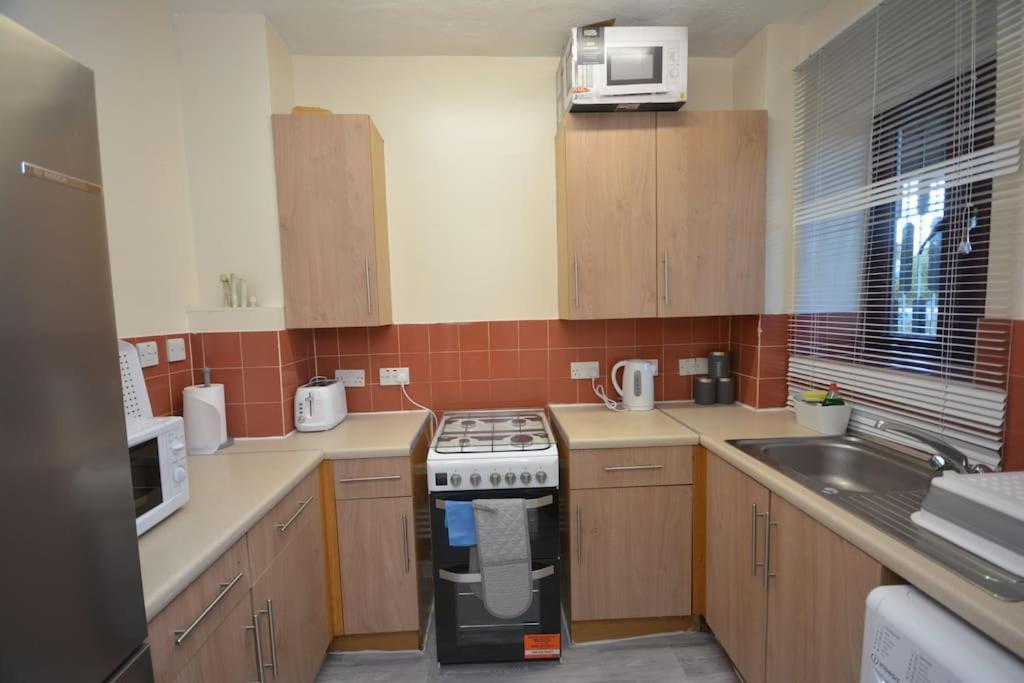 Lovely 4 Bedroom Close To The City Walking Distance From The Rivere View Lejlighed London