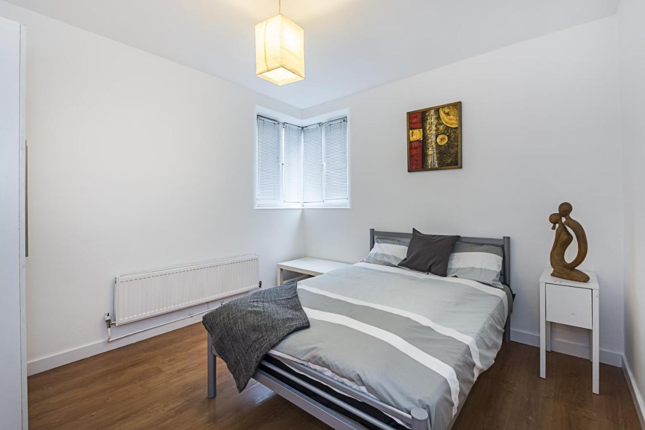 Comfortable 3 Bed Flat Zone 1