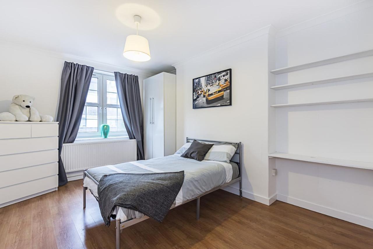 Comfortable 3 Bed Flat Zone 1 *