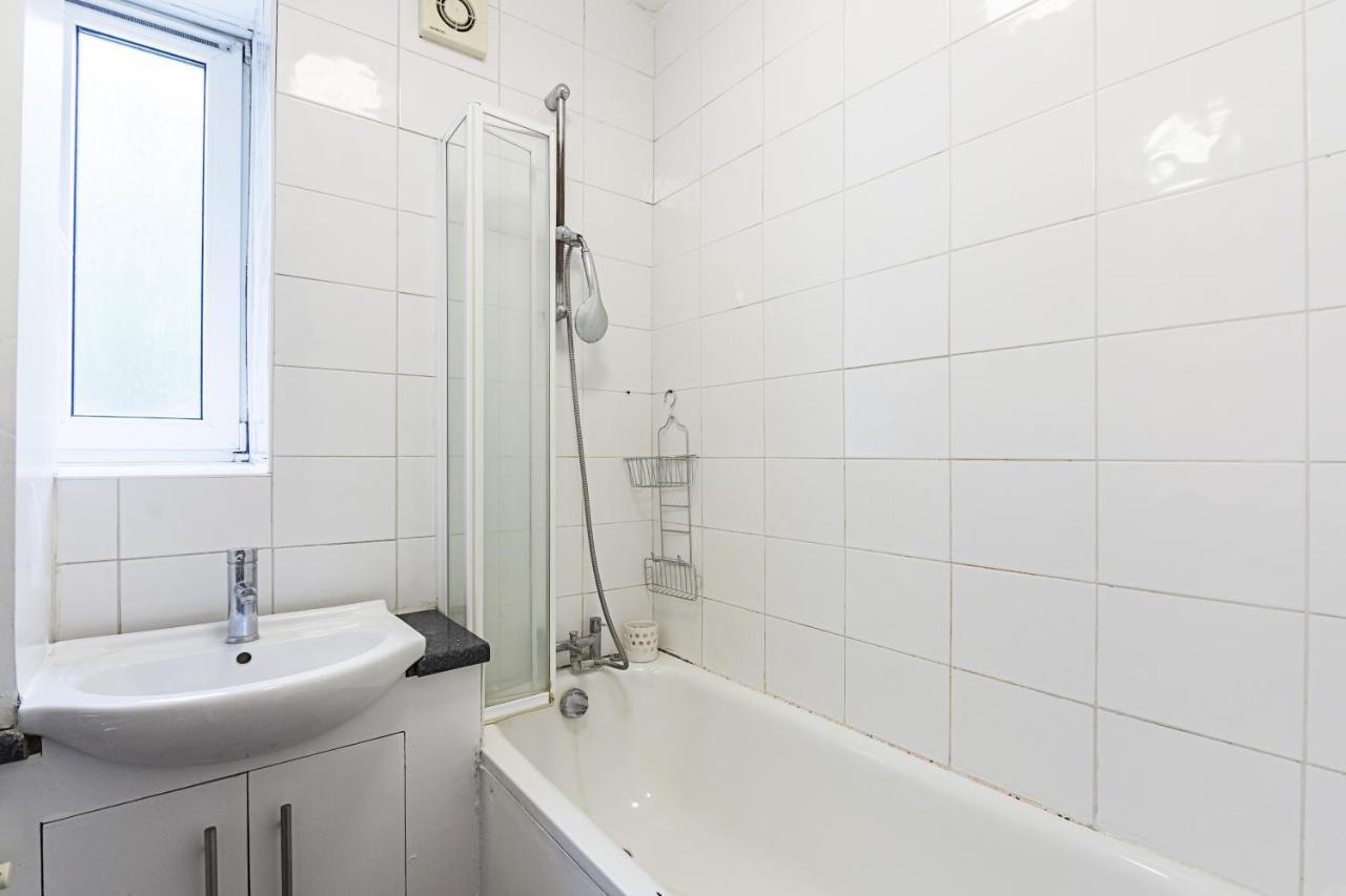 Comfortable 3 Bed Flat Zone 1 Apartment *
