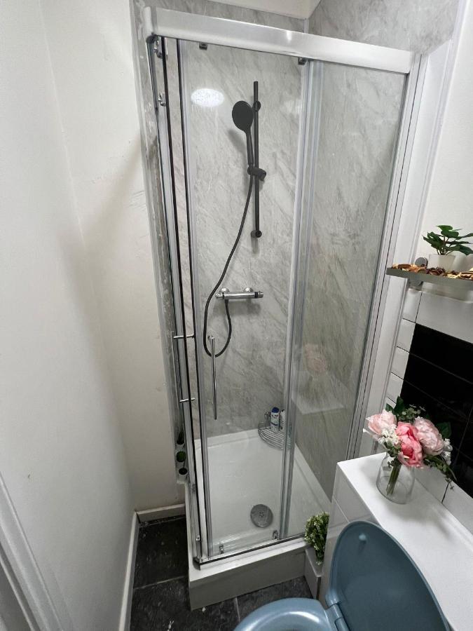 Lovely Close To Acton Station *