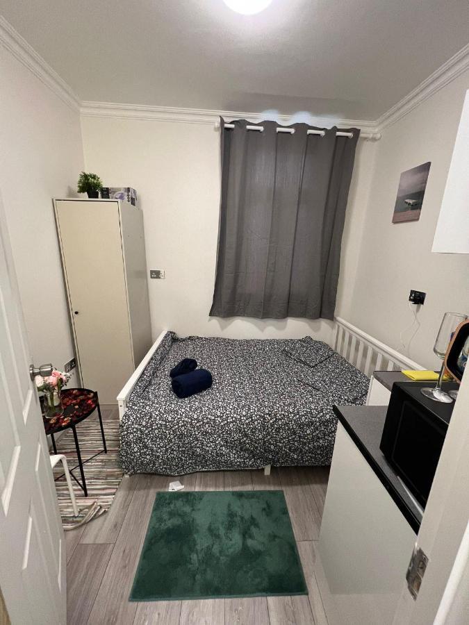 Lovely Close To Acton Station Lägenhet *