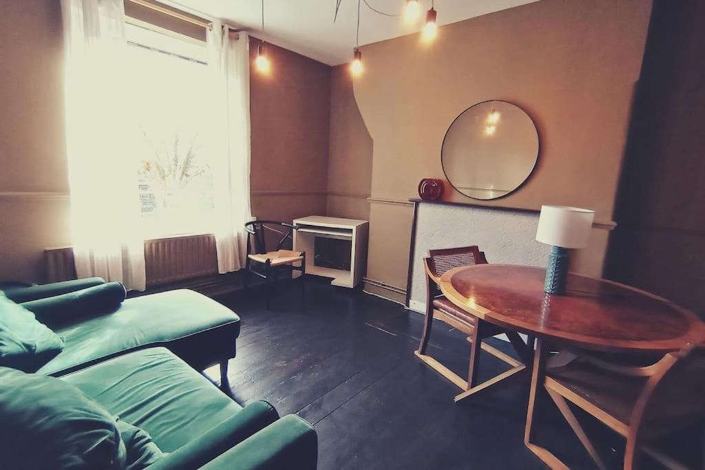 Apartment Greenwich 1930s Retro Flat