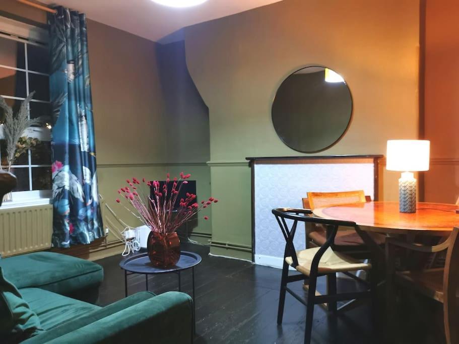 Greenwich 1930s Retro Flat Apartment