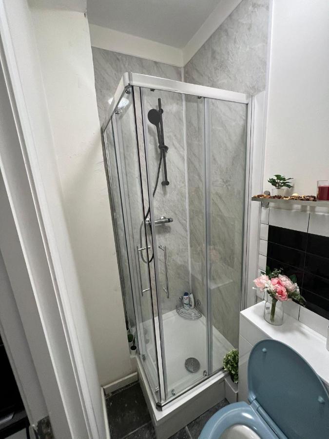 Lovely Close To Acton Station *