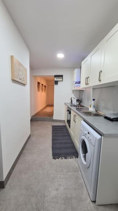 Luxury 1 Bedroom Flat In The Heart Of Wood Lägenhet London