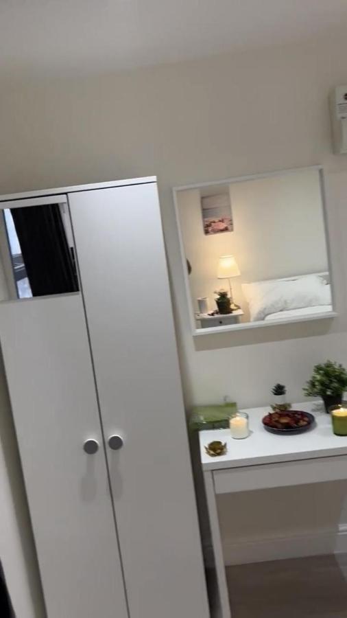 Lovely Studio In Apartment London