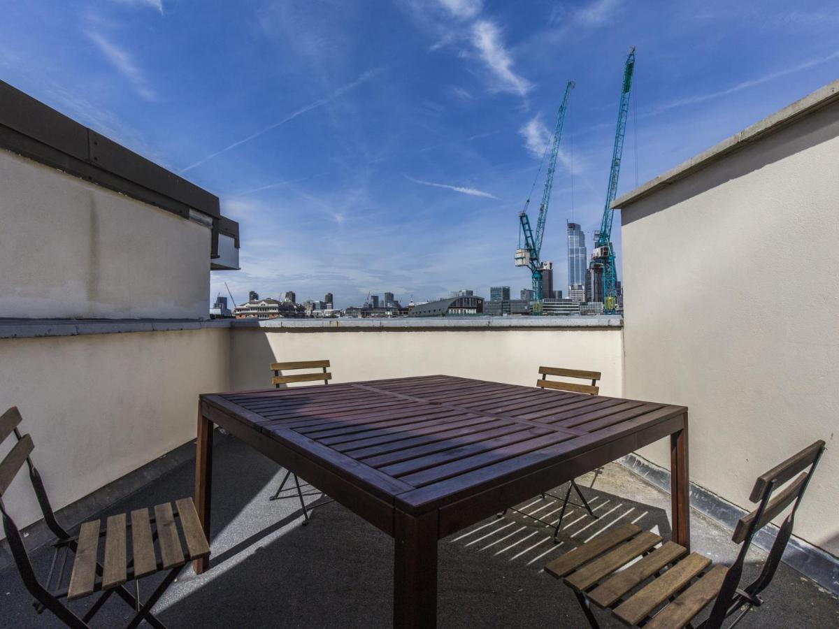 Pass The Keys Modern Bridge With A Rooftop Profile Appartement