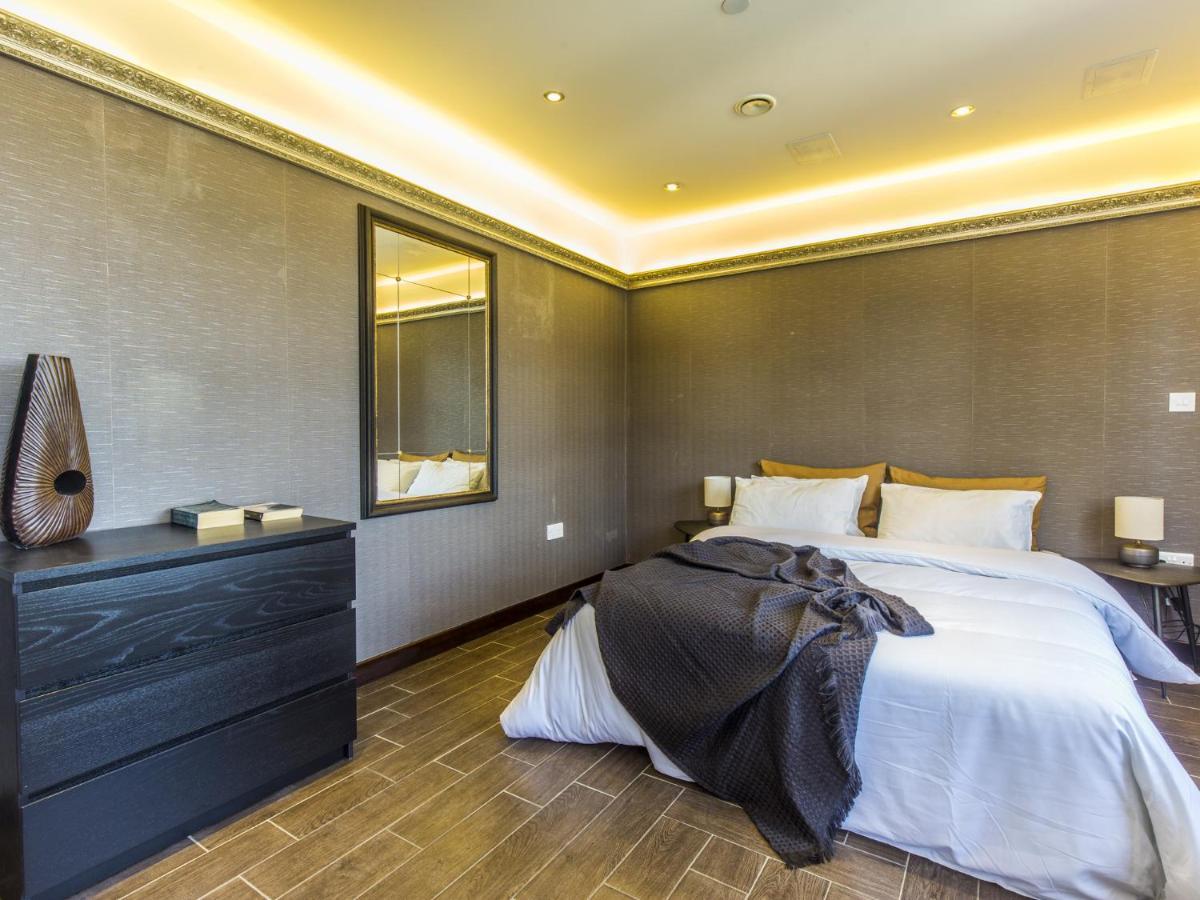 Appartement Pass The Keys Modern Bridge With A Rooftop Profile Londen