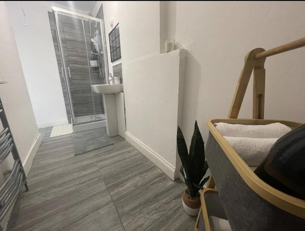 Charming 2 Bed Flat On Tower Bridge * Londra