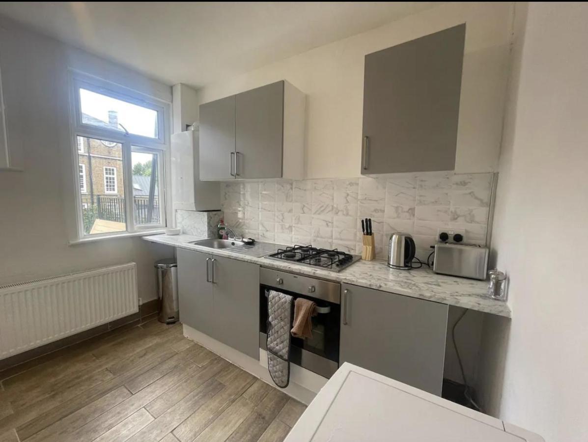 Charming 2 Bed Flat On Tower Bridge * Londra