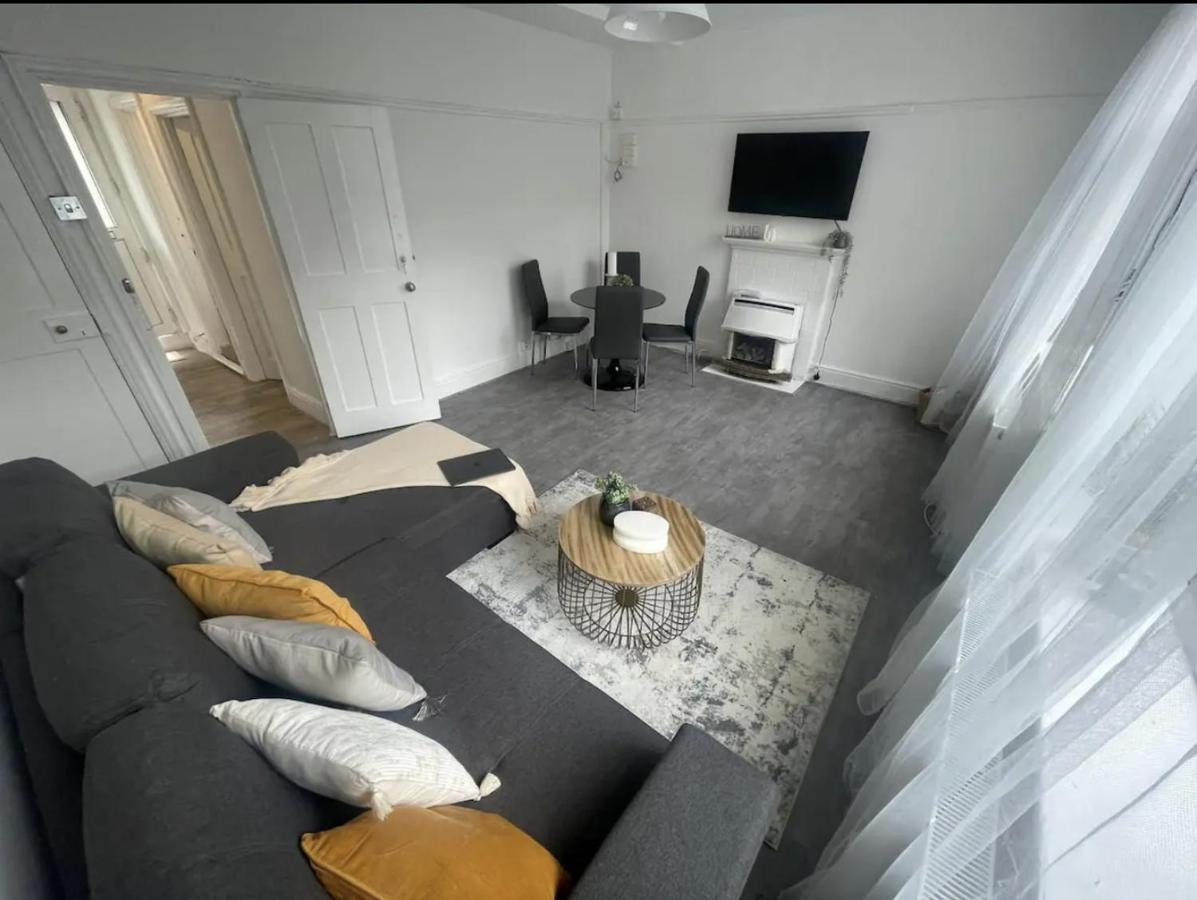Charming 2 Bed Flat On Tower Bridge Londra