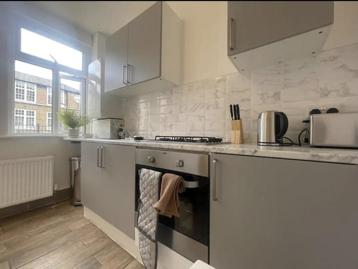 Charming 2 Bed Flat On Tower Bridge Appartamento