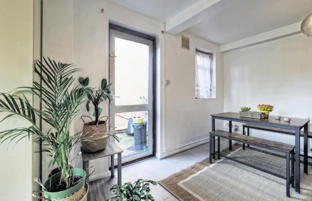 Stunning, Large 1 Bed Riverside Flat *
