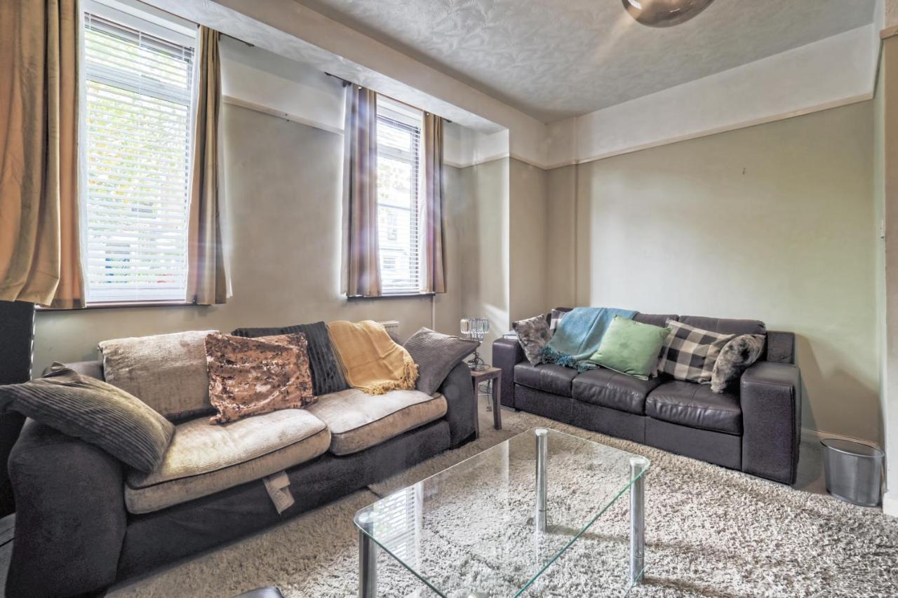 Stunning, Large 1 Bed Riverside Flat Appartamento Londra