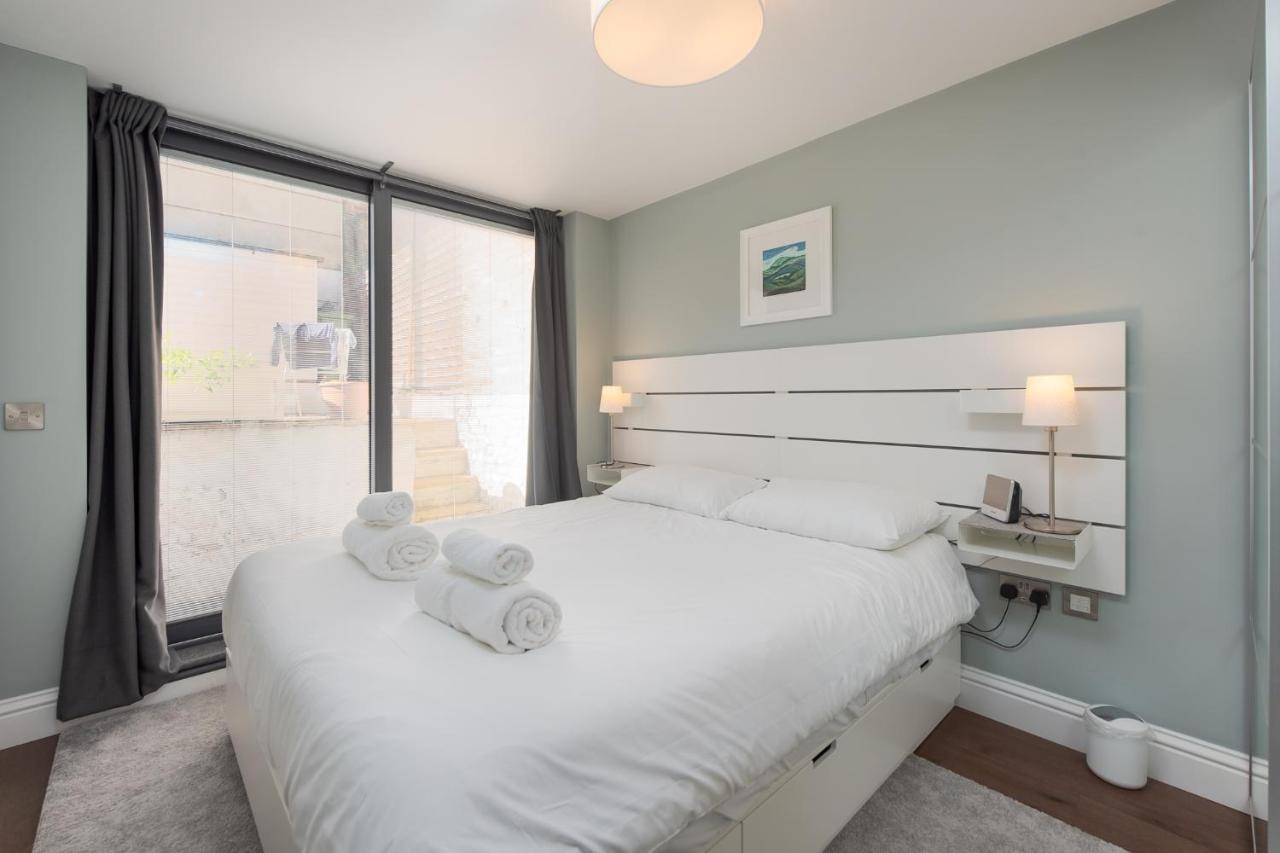 Attractive With Private Patio In Fashionable Fulham By Underthedoormat Lejlighed London