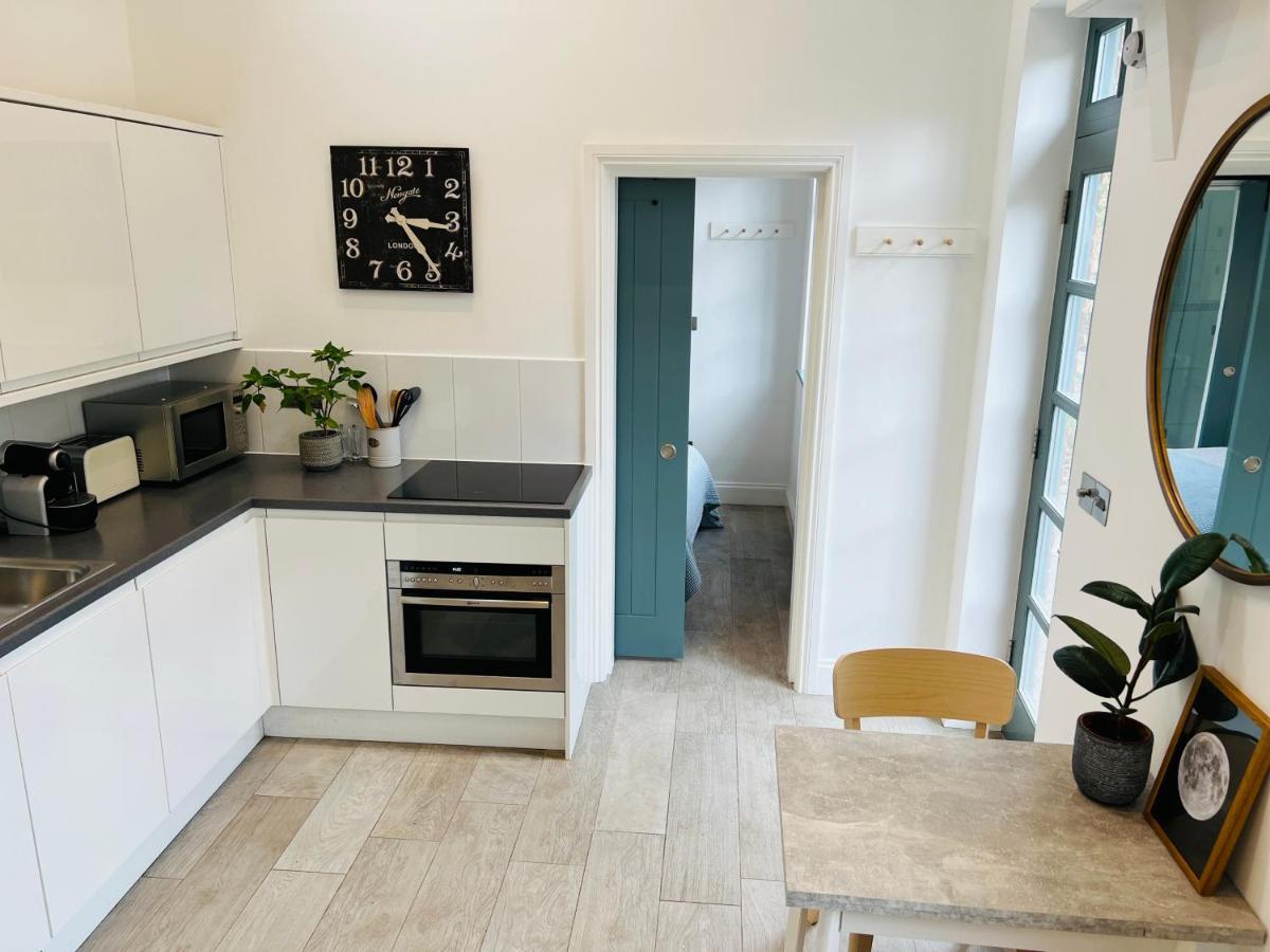 Forge - Pretty 1 Bedroom With Free Off Street Parking Lejlighed