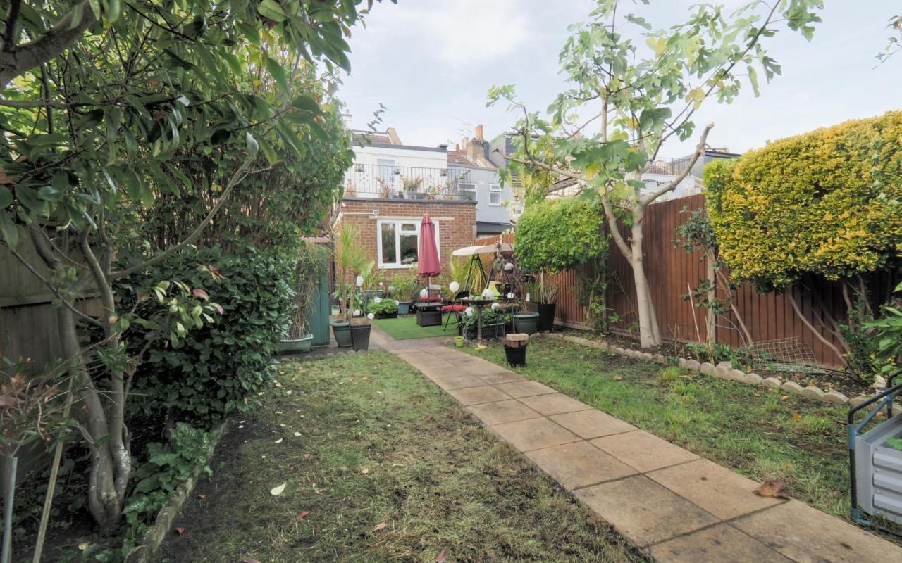 Stunning, Large 1 Bed Riverside Flat Appartamento