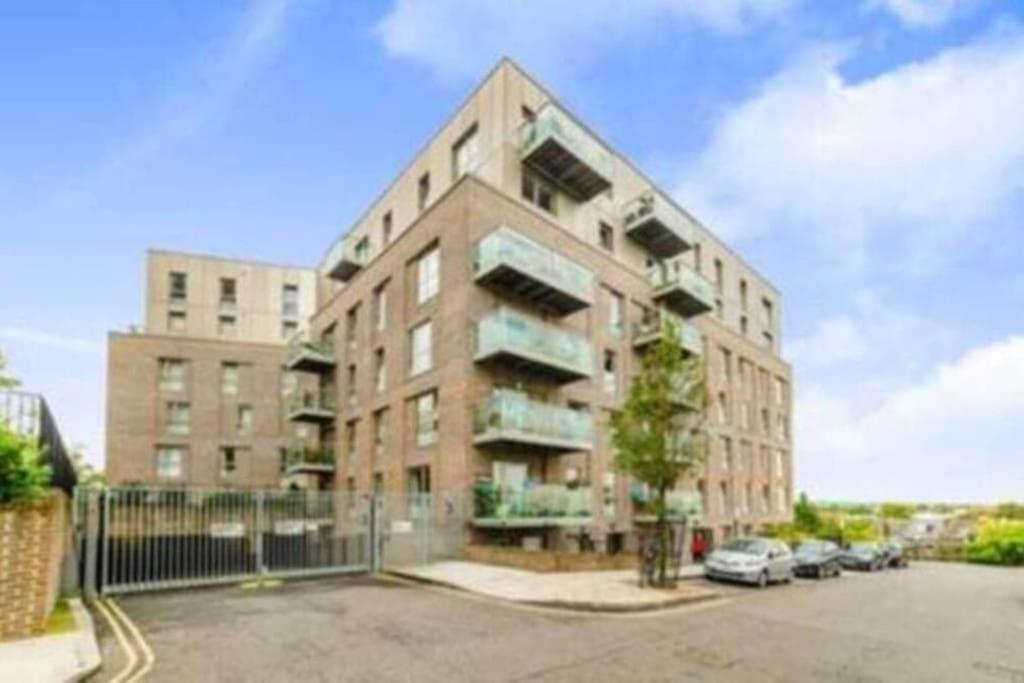Luxury 2 Bedroom In With Free Parking Leilighet *