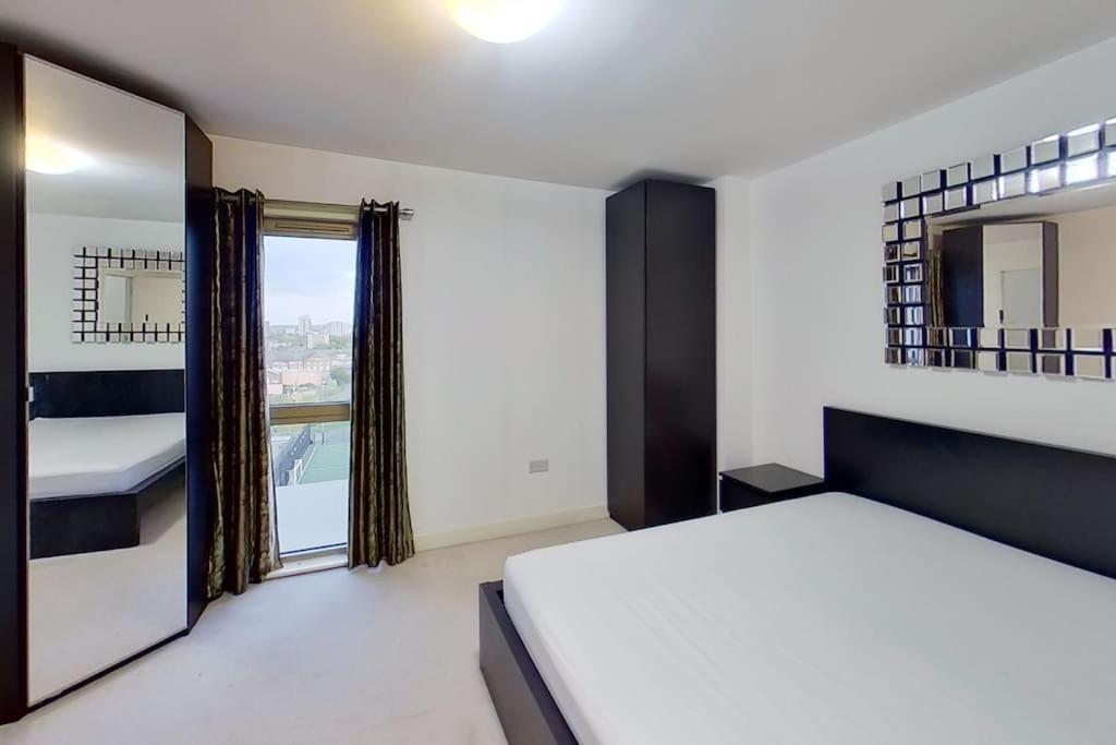 Luxury 2 Bedroom In With Free Parking Appartamento *