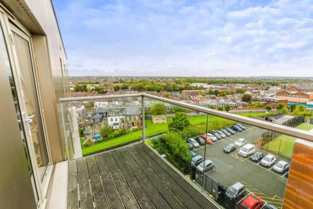 Luxury 2 Bedroom In With Free Parking Leilighet