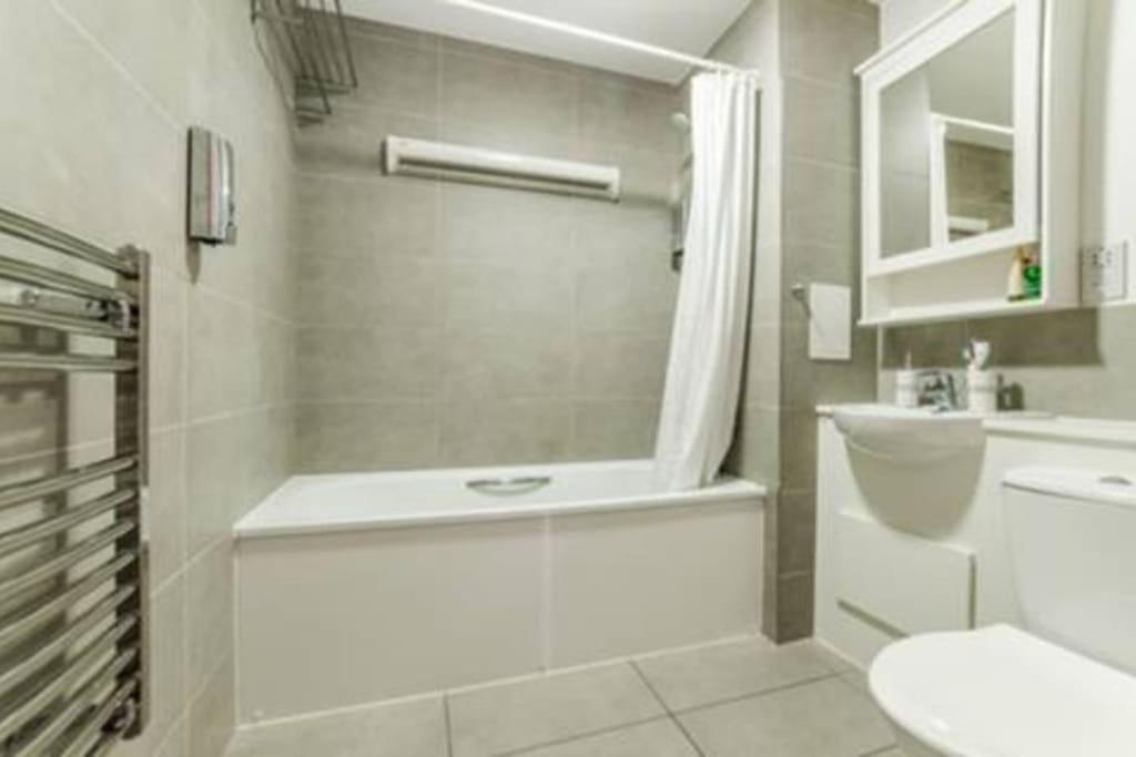 Luxury 2 Bedroom In With Free Parking Londra