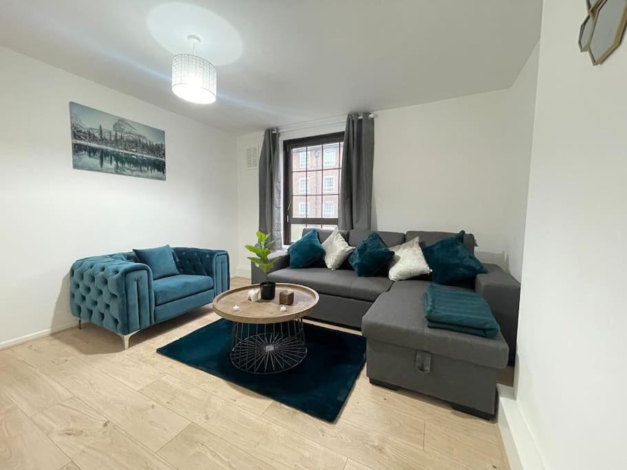 Lovely 2 Bedroom Available In Shoreditch Lägenhet
