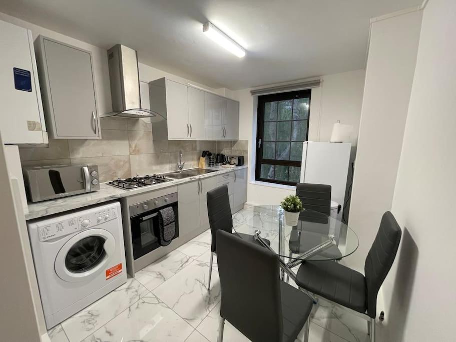 Lägenhet Lovely 2 Bedroom Available In Shoreditch *