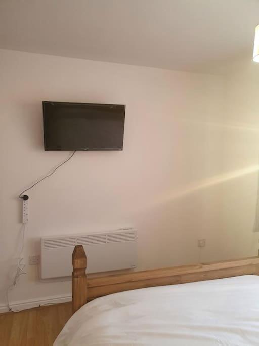 Lovely 2-bedroom With Indoor Fire Place