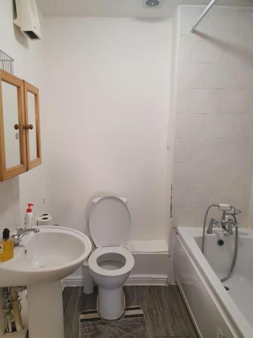 Lovely 2-bedroom With Indoor Fire Place Appartement