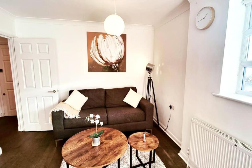 Aldgate Flats In E1. Apartment