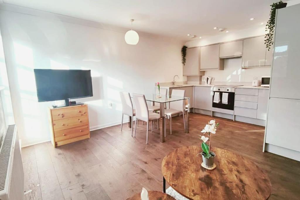 Aldgate Flats In E1. Apartment London
