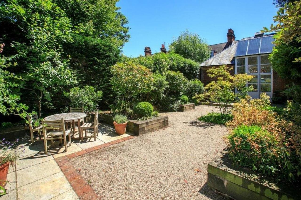 Unique 2 Bedroom Converted Artists Studio Holiday home London
