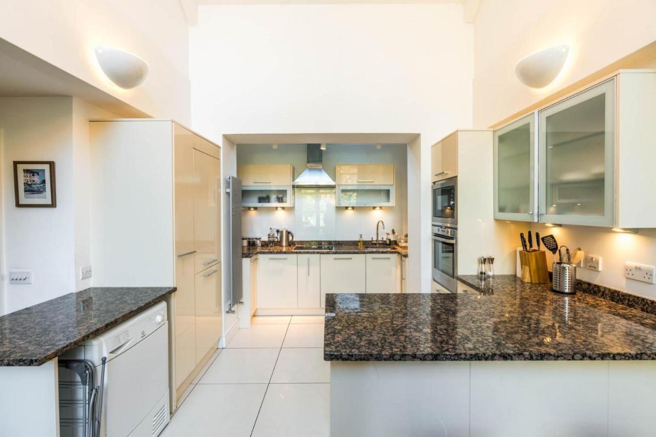 Holiday home Unique 2 Bedroom Converted Artists Studio London