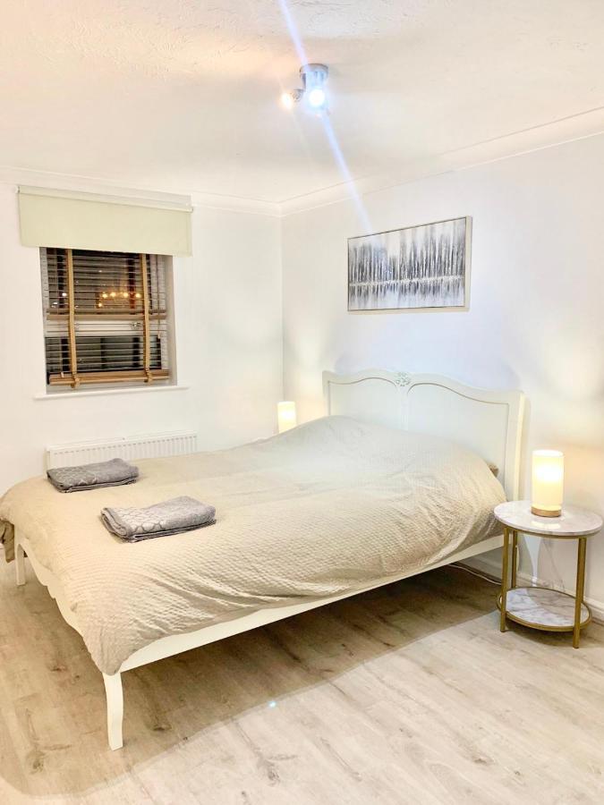 Appartamento Verwood Entire With Free Gated Parking On The Island Londra