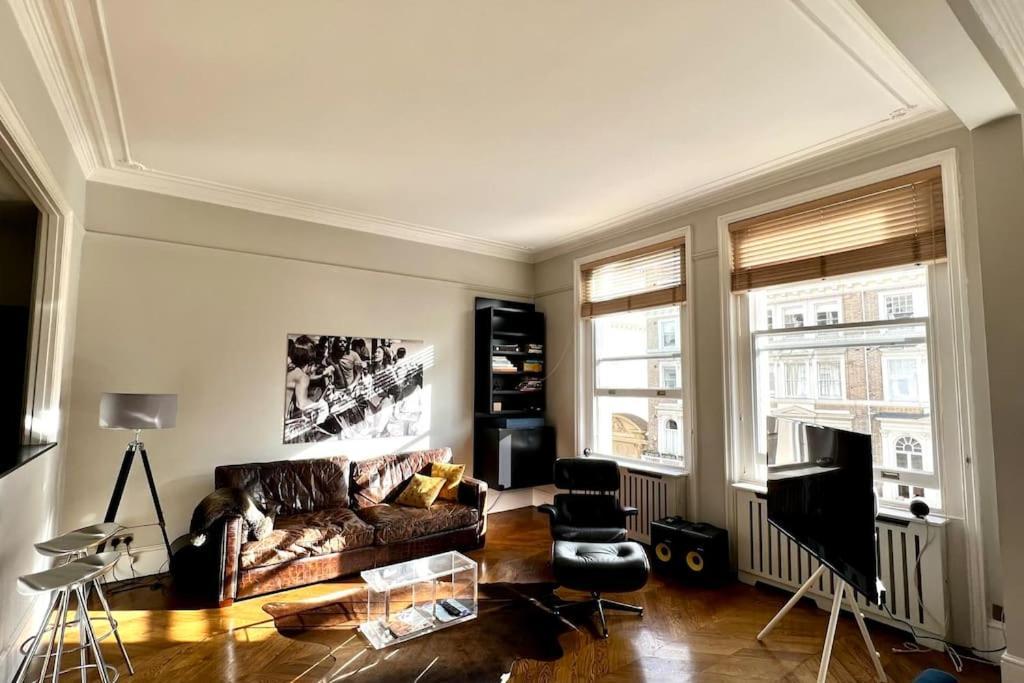 Bond Style In South Kensington * Londen