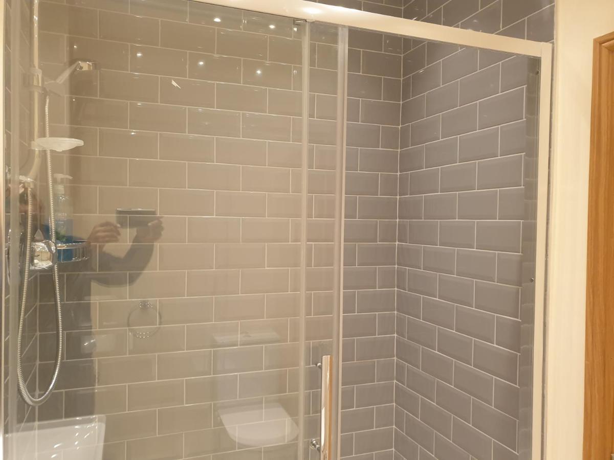 Lägenhet Luxury 3 Bedroom Flat 1min Walk From Underground, With Free Parking Sleeps X10 London