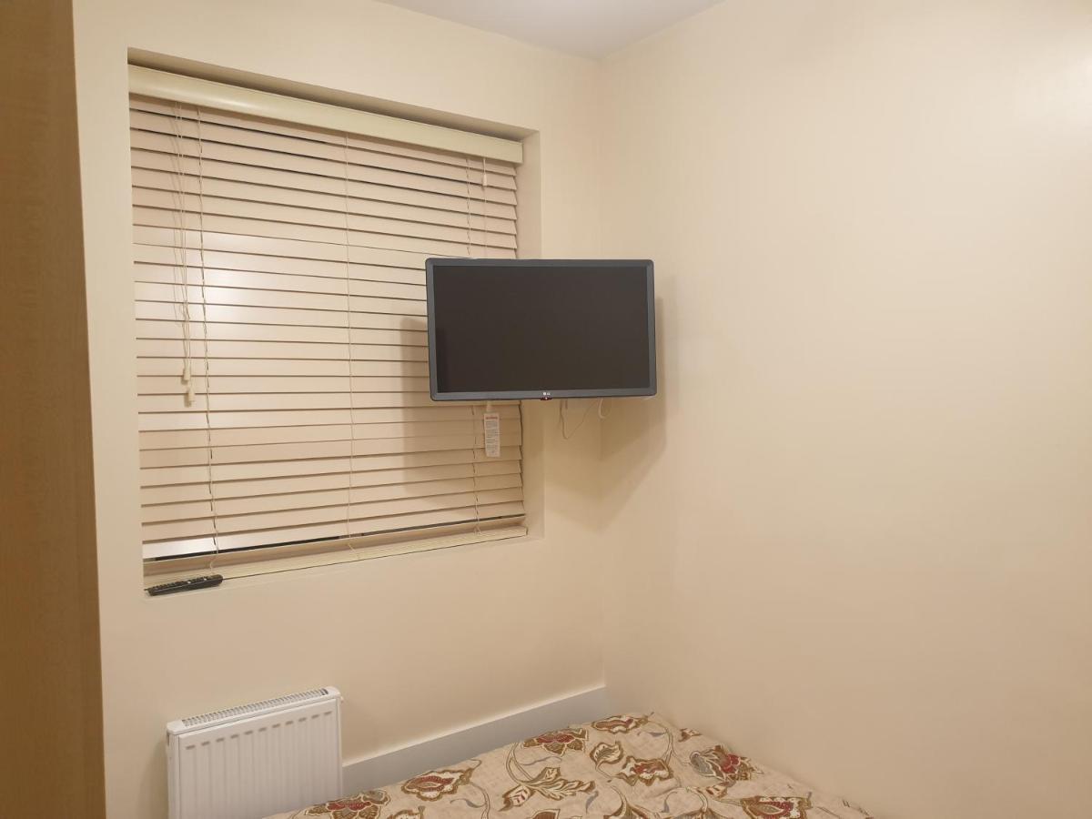 Lägenhet Luxury 3 Bedroom Flat 1min Walk From Underground, With Free Parking Sleeps X10
