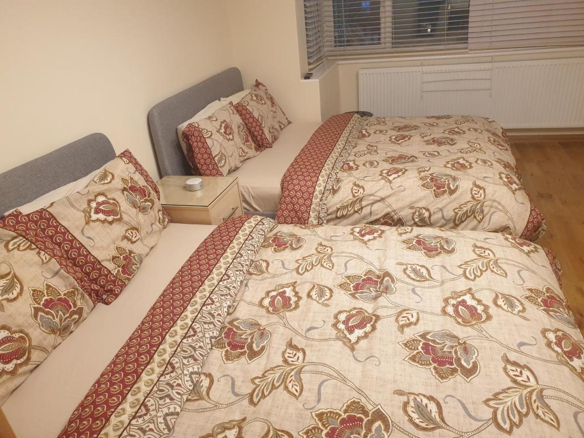Lägenhet Luxury 3 Bedroom Flat 1min Walk From Underground, With Free Parking Sleeps X10 London
