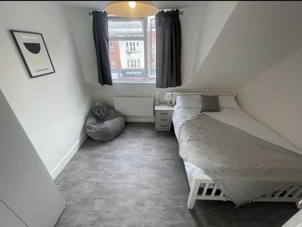 Charming 2 Bed Flat On Tower Bridge * Londra