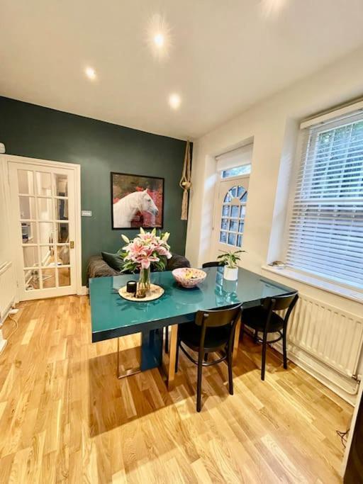 Spacious Flat With Huge Patio In Apartment *