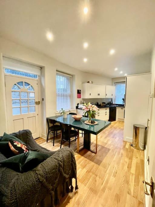 Spacious Flat With Huge Patio In *